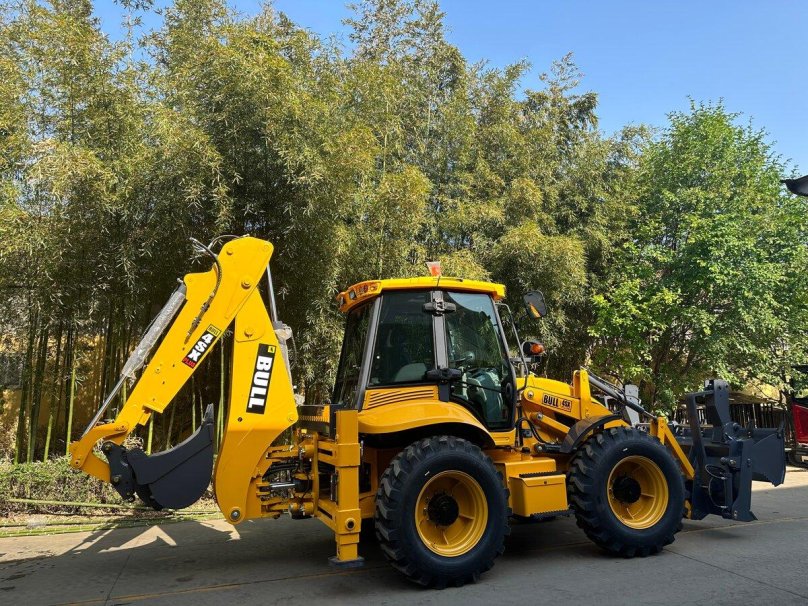 Экскаватор-погрузчик bull 4sx-Plus