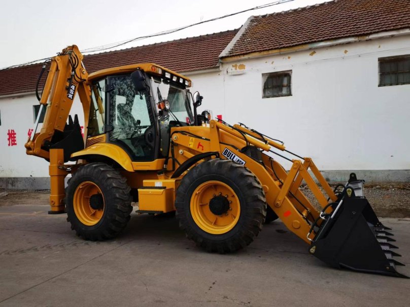 Экскаватор-погрузчик bull 4sx-Plus