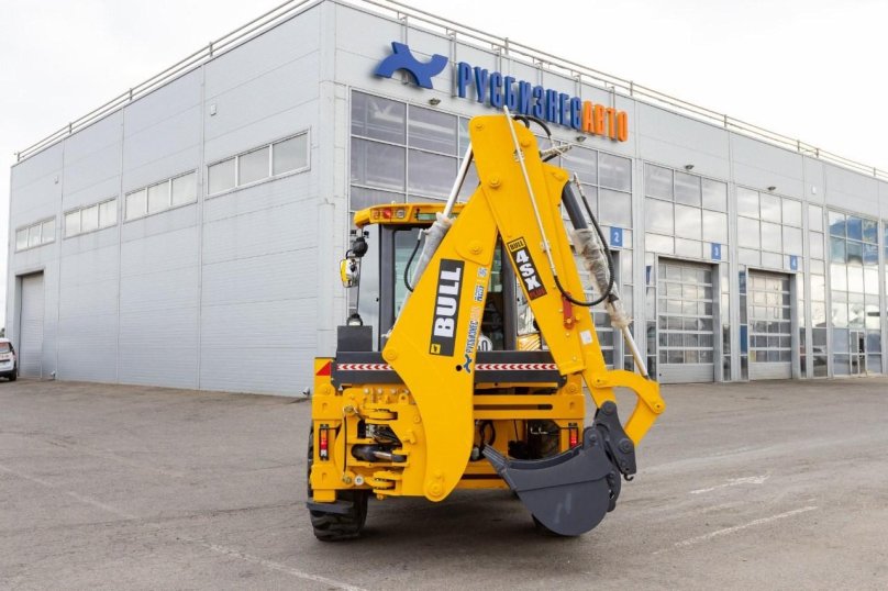 Экскаватор-погрузчик bull 4sx-Plus