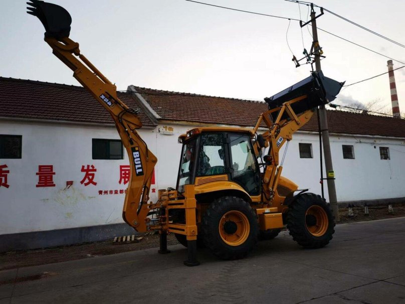 Экскаватор-погрузчик bull 4sx