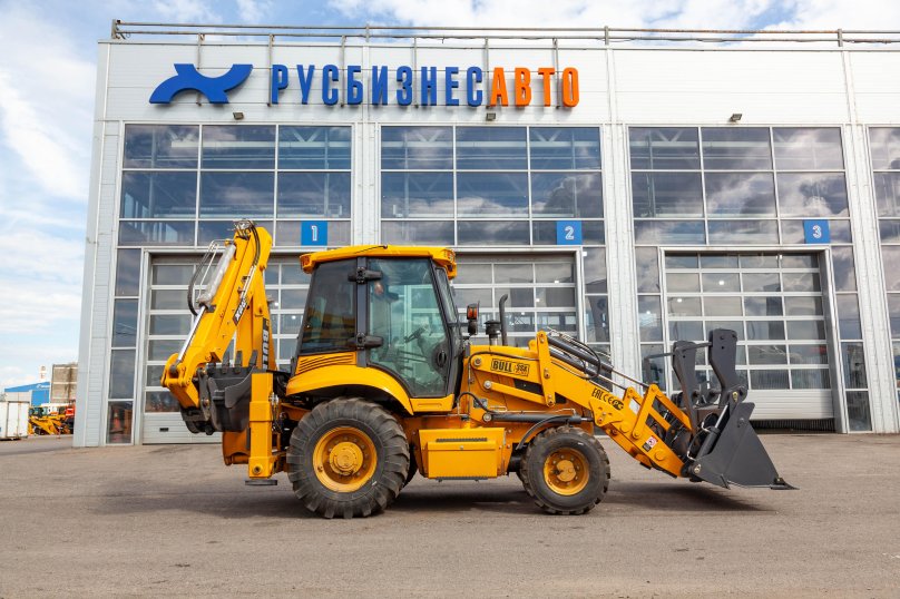 Экскаватор-погрузчик bull 3sx-Plus