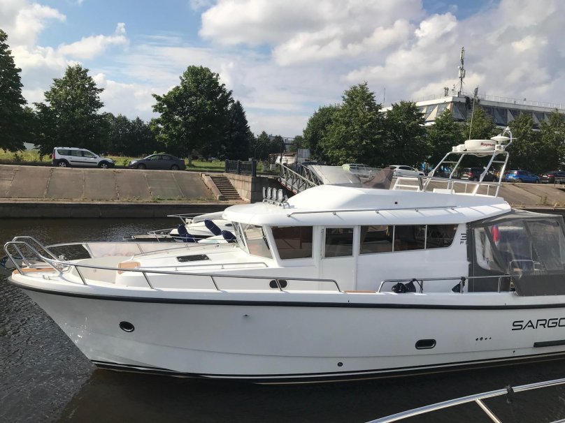 Моторная яхта Sargo 36 Fly