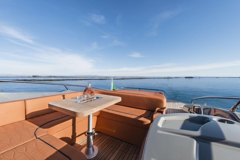 Катер кранчи Эндуранс 30