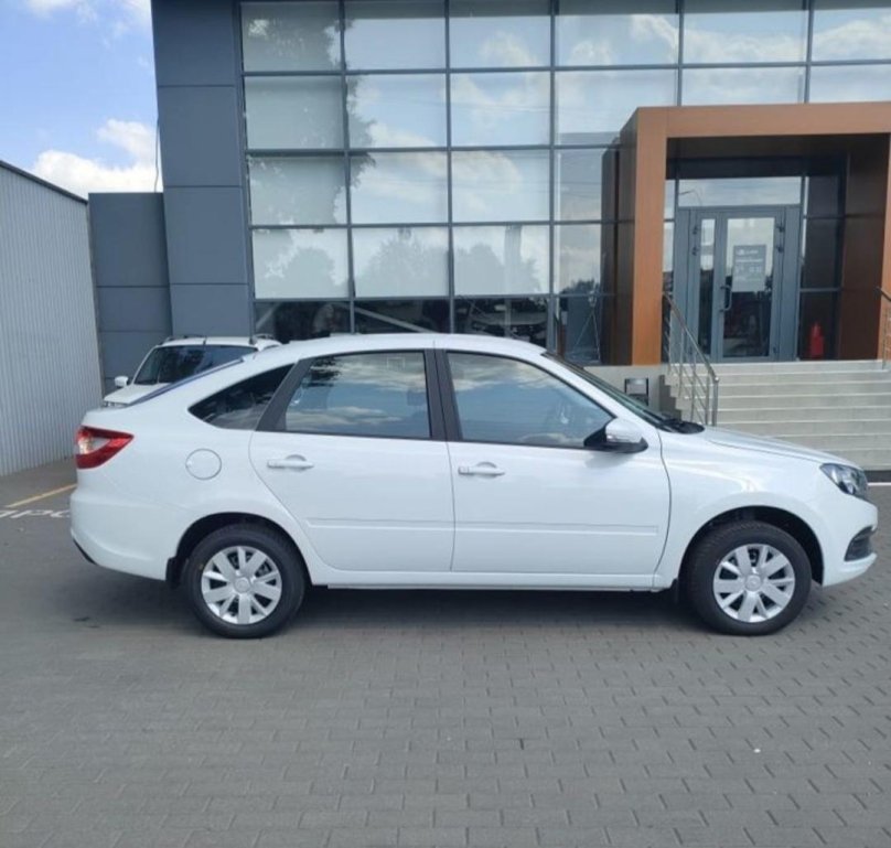 Гранта лифтбек 2023