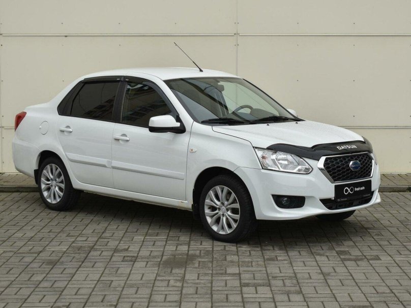 Лада Гранта фото белая 2023