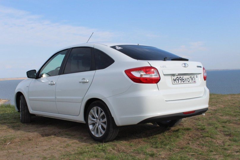 Лада Гранта лифтбек белая 2021