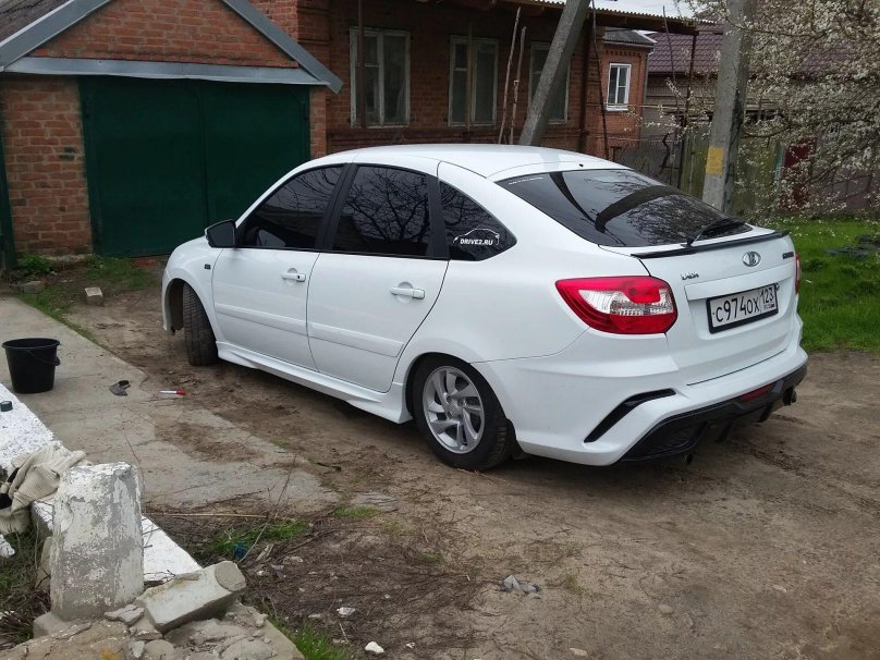 Лада Гранта 2023 лифтбек спорт