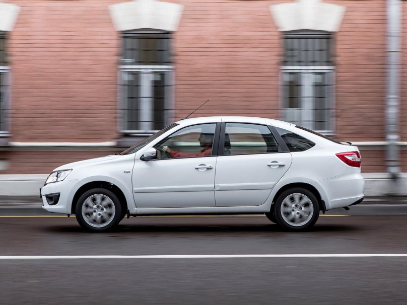 Лада Гранта лифтбек 2011