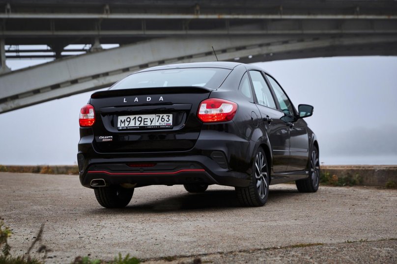 Гранта спорт лифтбек 2023