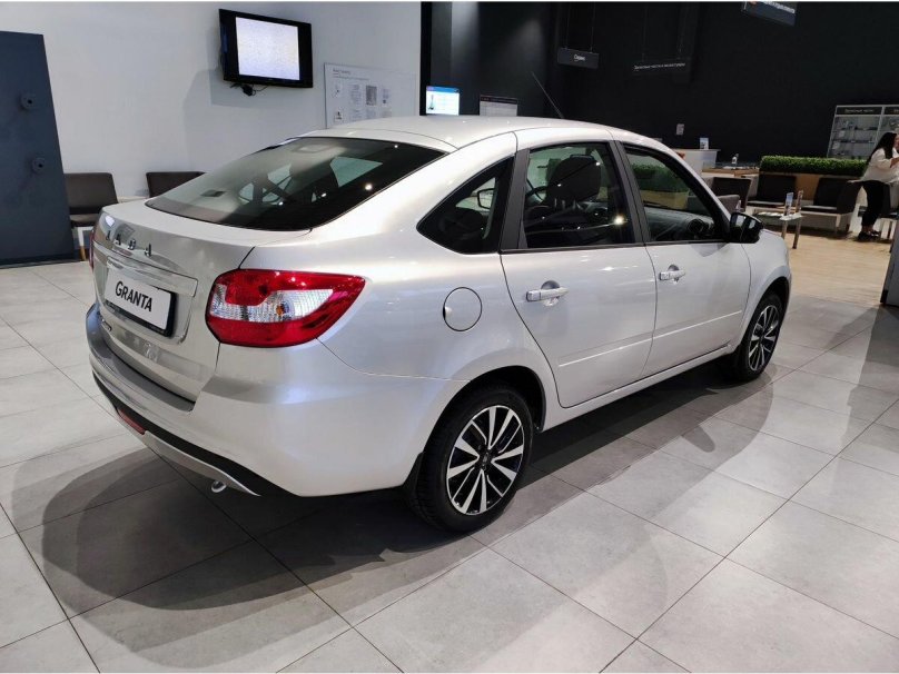 Гранта лифтбек 2024