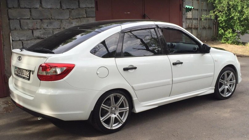 Лада Гранта лифтбек тюнингованный