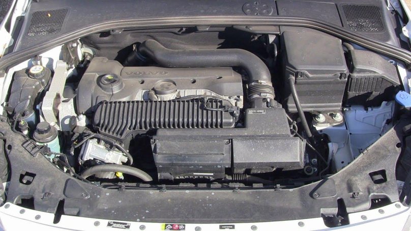 Volvo s60 моторный отсек
