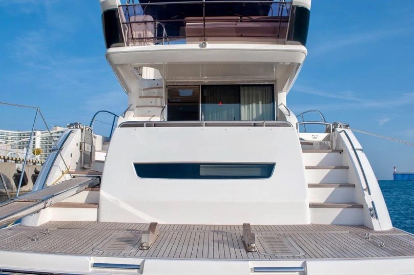 Яхта принцесса 64