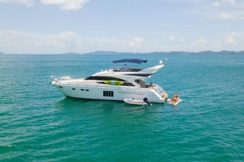 Моторная яхта принцесса 64