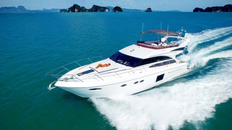 Яхта Princess 64