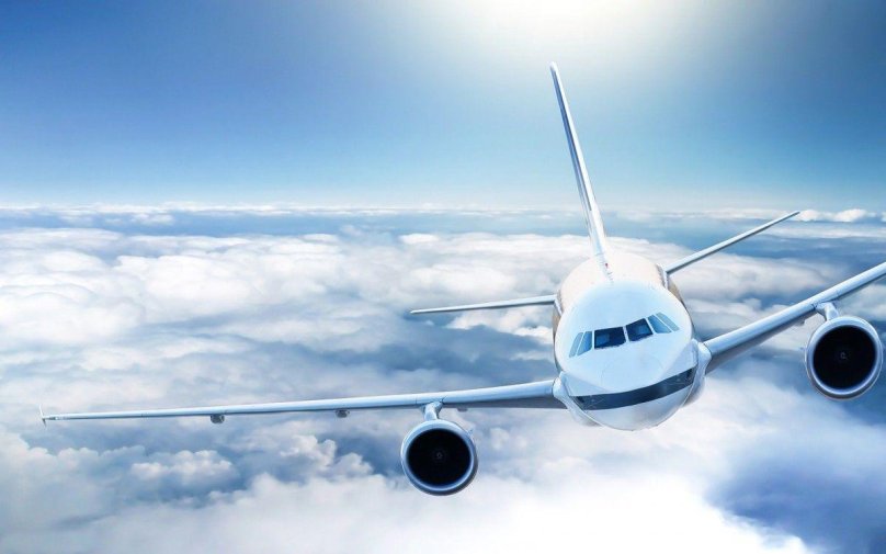 Самолет в небе