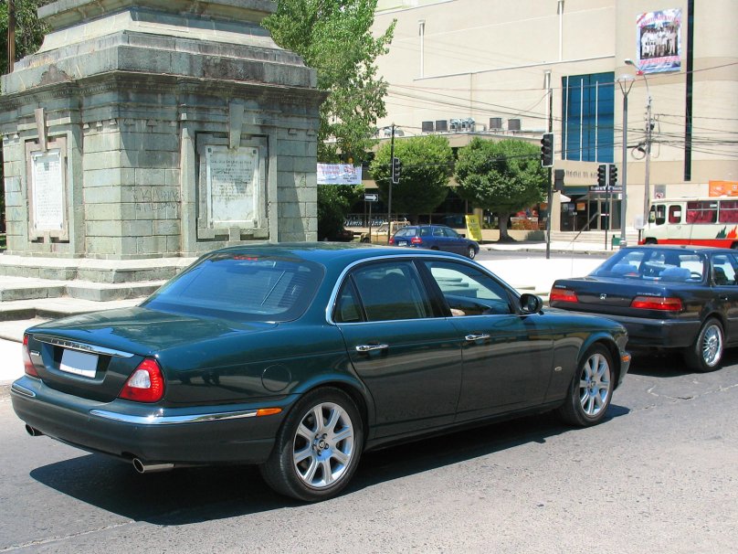 Jaguar XJ British Racing Green