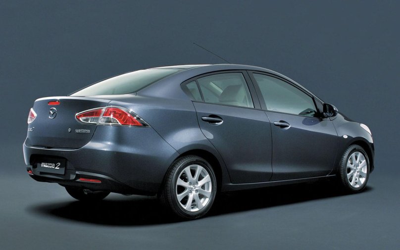 Мазда Демио седан