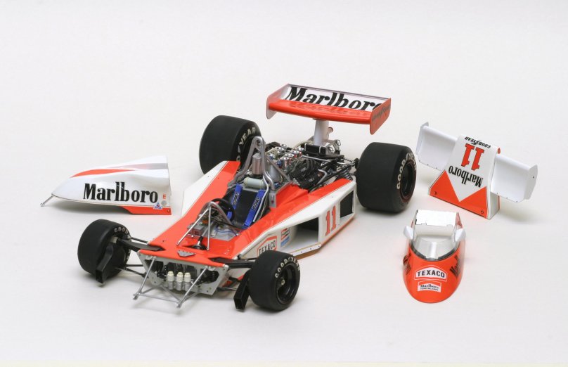 Болид Макларен 1976
