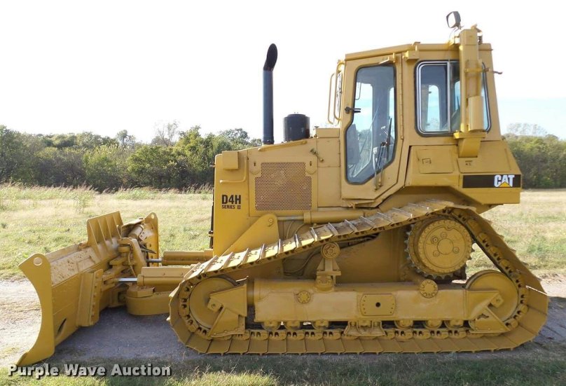 Бульдозер Cat d4