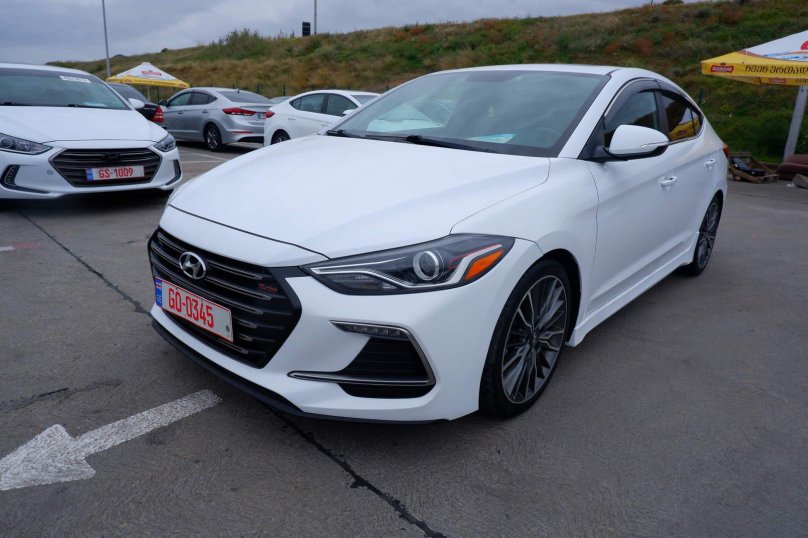 Хендай Элантра 2017 белая