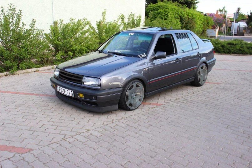 VW Vento stance