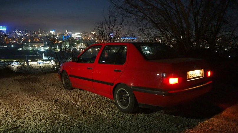 Фольксваген Венто красный