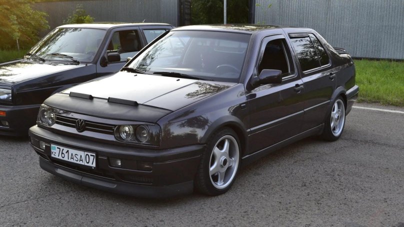 Фольксваген Венто 1.8