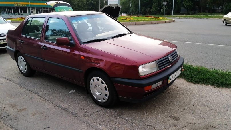 Фольксваген Венто 1992 1.8