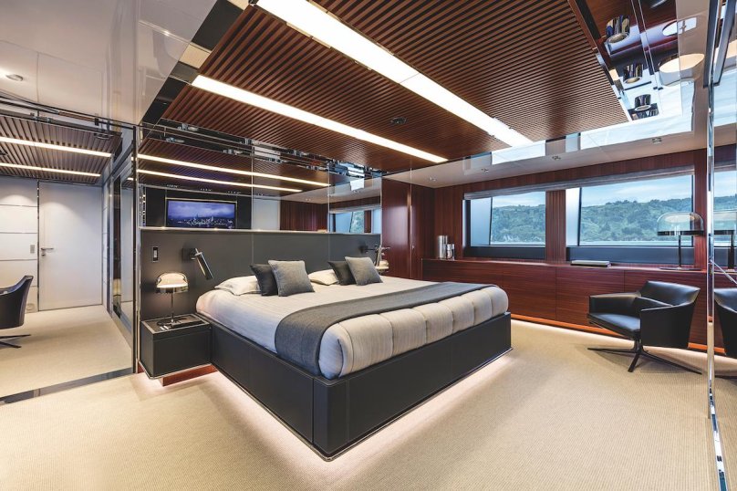 Катер Riva каюта