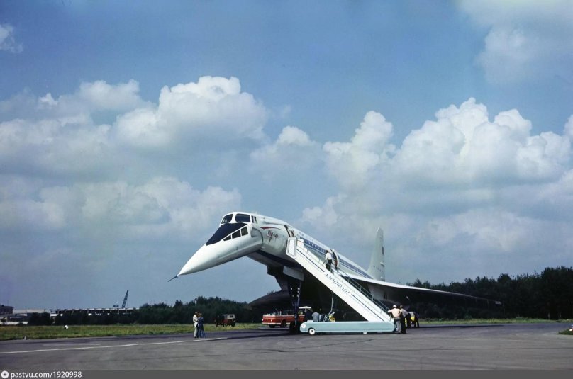Ту сверхзвуковой пассажирский самолёт ту-144