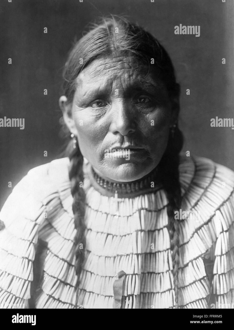 Sioux women