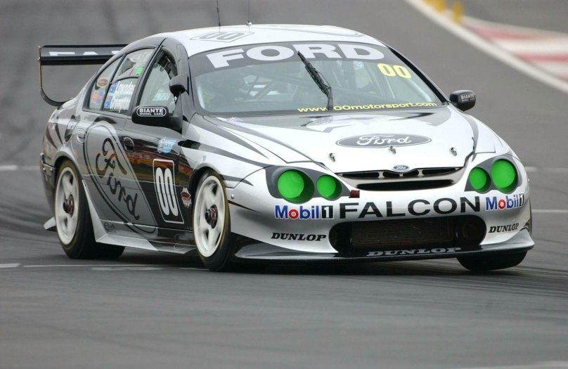 Нил Кромптон председатель комиссии серии v8 Supercars