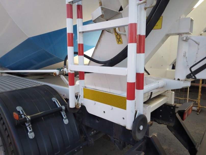 МАЗ бетоносмеситель