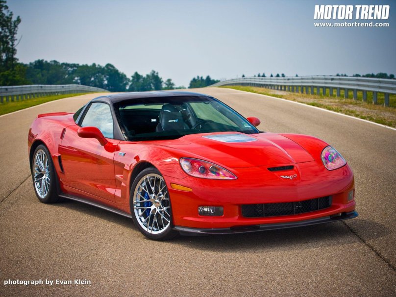 Chevrolet Corvette c6 красный