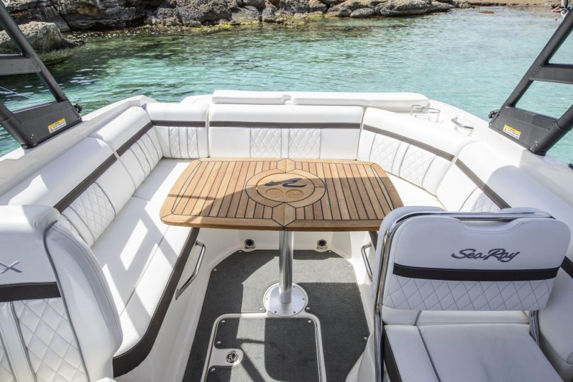 Каютный катер Сеа Рей 270 SLX