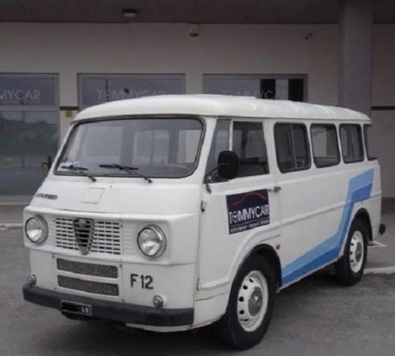 Микроавтобус Альфа Ромео