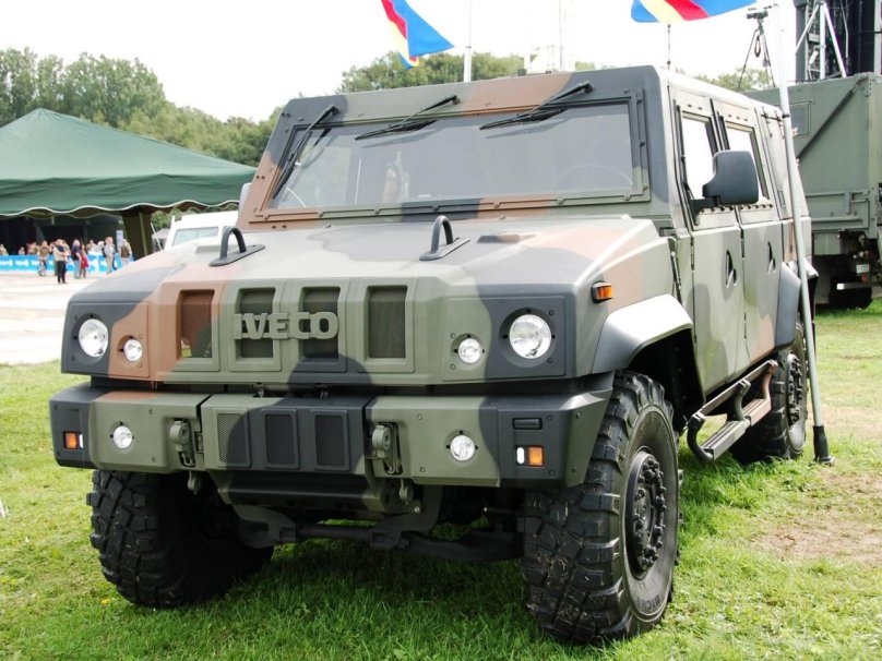Iveco LMV военный автомобиль