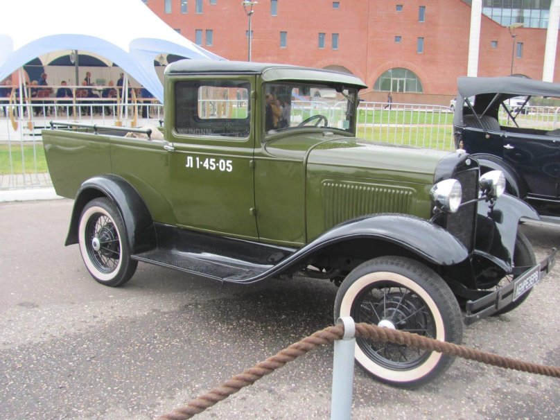 Автомобиль ГАЗ 4