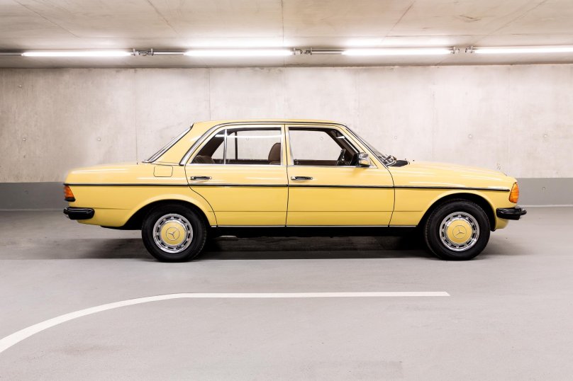 Mercedes-Benz w123 230