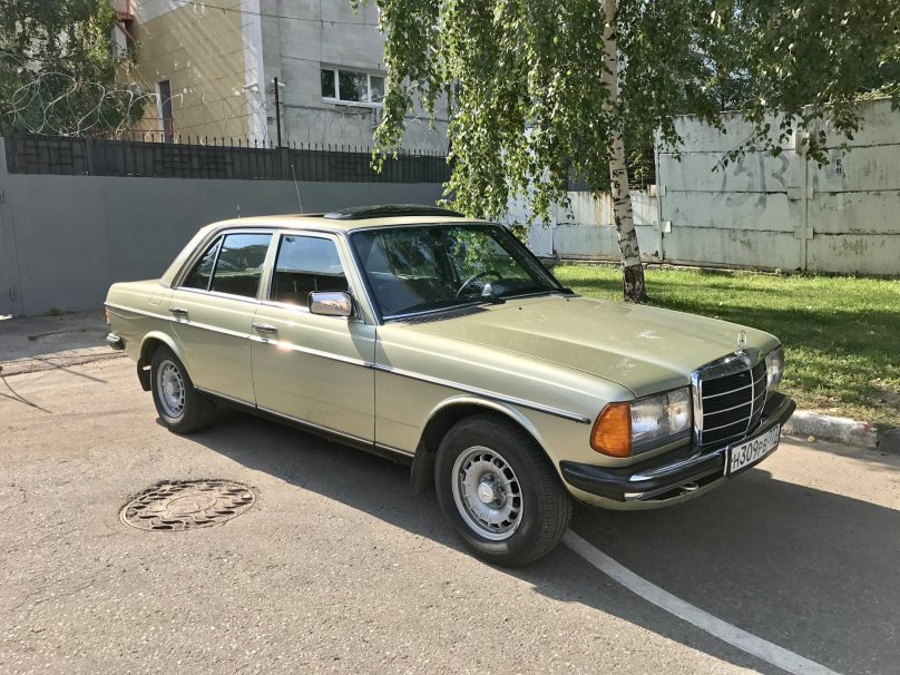 Mercedes-Benz w123 230