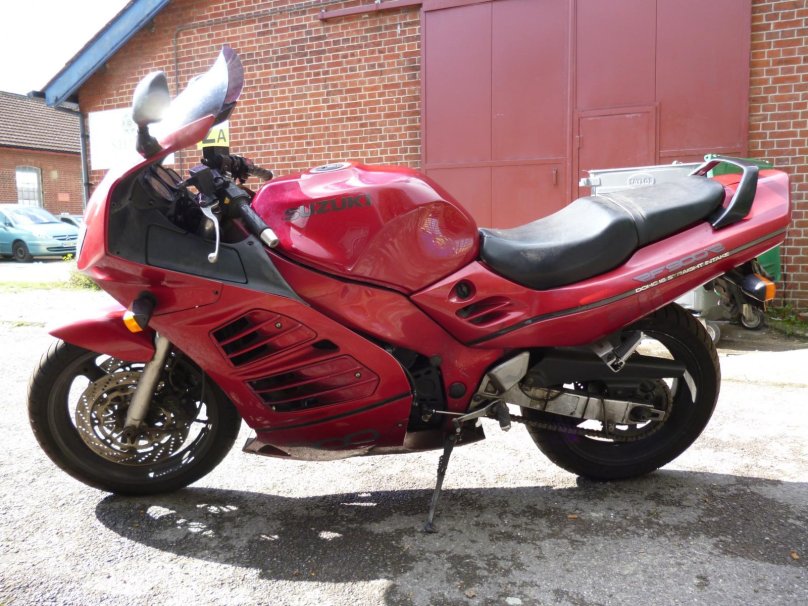 Suzuki RF 900