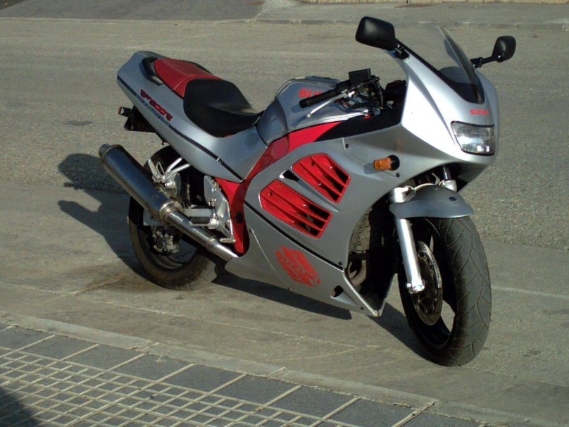 Мотоцикл Сузуки rf600r
