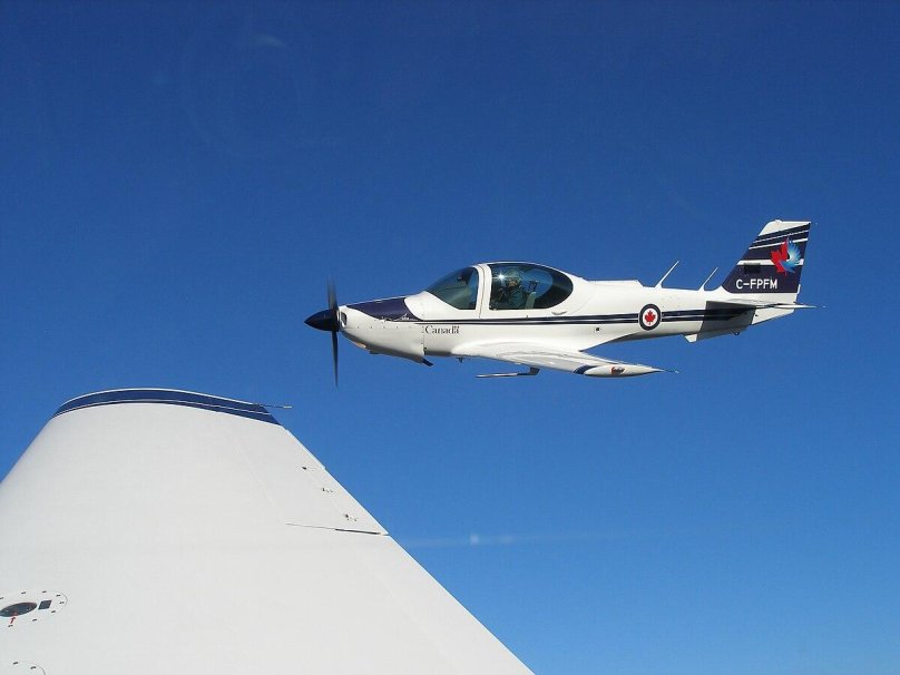 Самолет grob военный