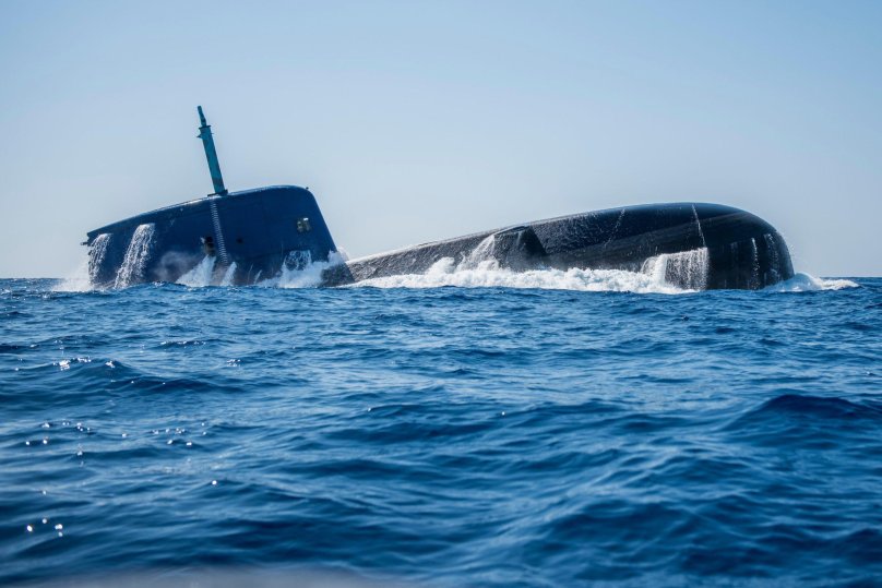 Подводная лодка всплытие