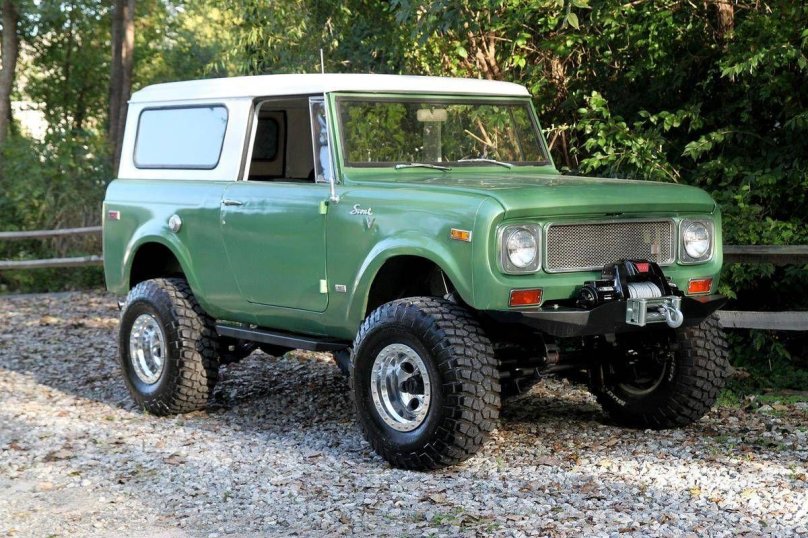 Интернешнл Скаут 800