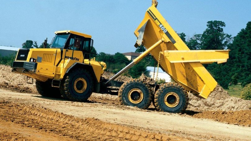 Сочлененный карьерный самосвал Komatsu