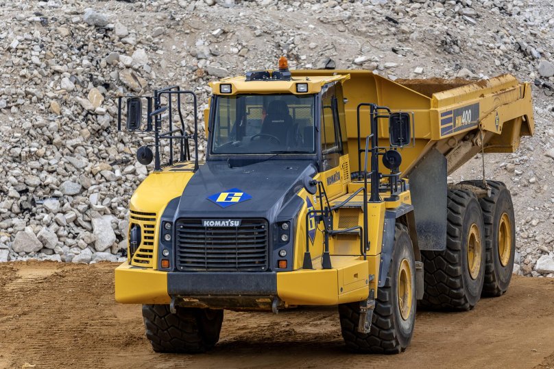 Komatsu hm400
