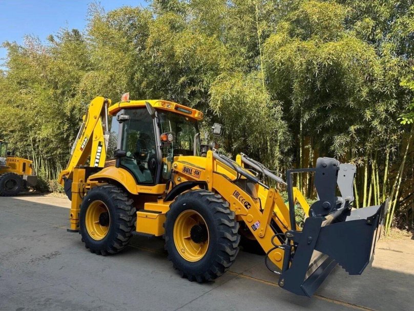 Экскаватор-погрузчик bull 4sx