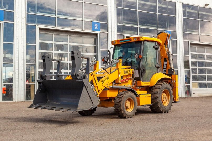 Экскаватор-погрузчик bull 3sx-Plus